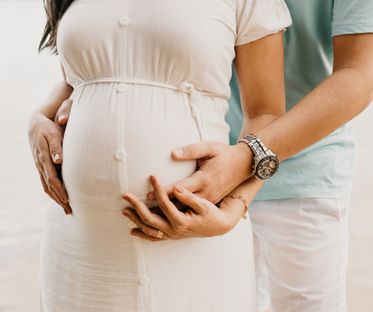 La importancia de un seguro de salud durante el embarazo: pruebas y seguimiento especializado